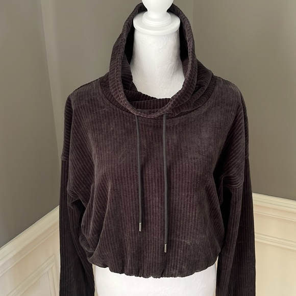 NWT 🖤UGG🖤 RTW pullover top - Picture 2 of 16